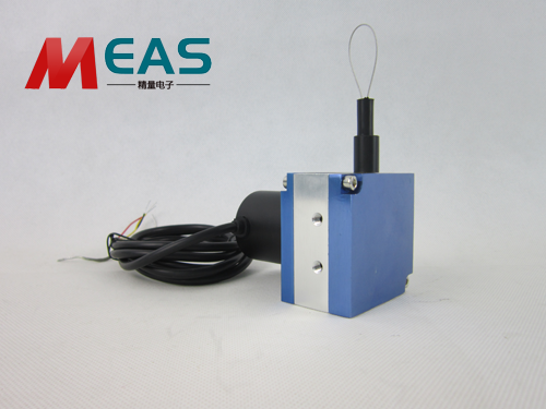 ����λ�ƾ��a����Һ������C(j��)�ϵđ�(y��ng)��