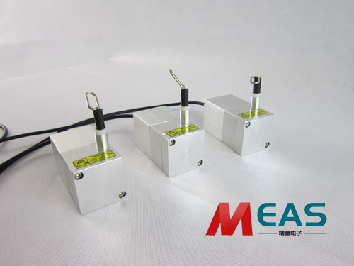 拉線(xiàn)位移編碼器設(shè)計(jì)了輔助滾輪時(shí)刻監(jiān)守著拉線(xiàn)的動(dòng)態(tài)